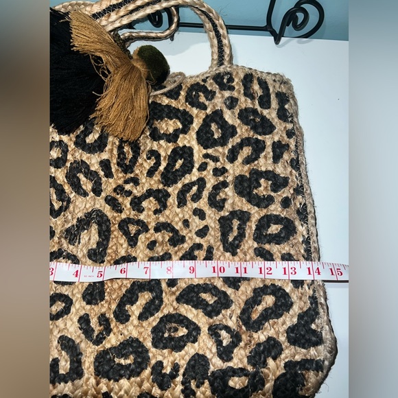 ‼️New America & Beyond Leopard Handwoven Jute Tan Tote with Tassels - Picture 8 of 9